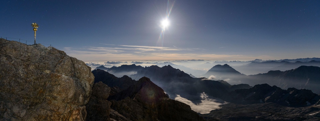 Zugspitze bei Vollmond